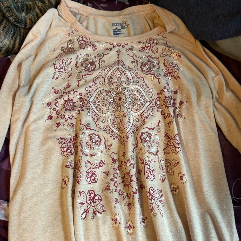 Plus Size Women’s Long-Sleeved Shirt